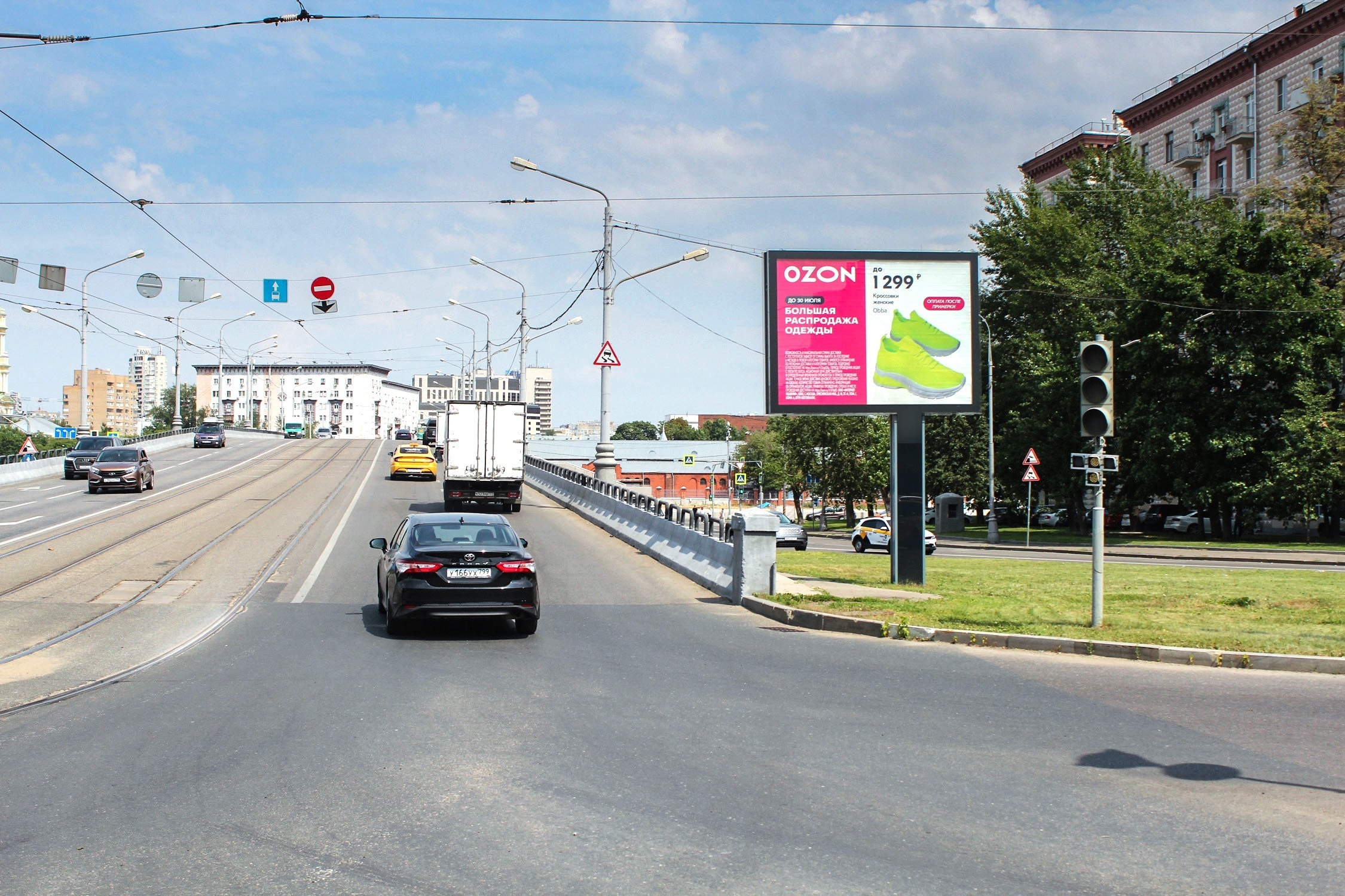 Фотография рекламного носителя, тип: Ситиборд 2.7x3.7, адрес: Кожевнический Вражек ул., д.3А, Москва, Россия. Сторона A1-A5 №777013
