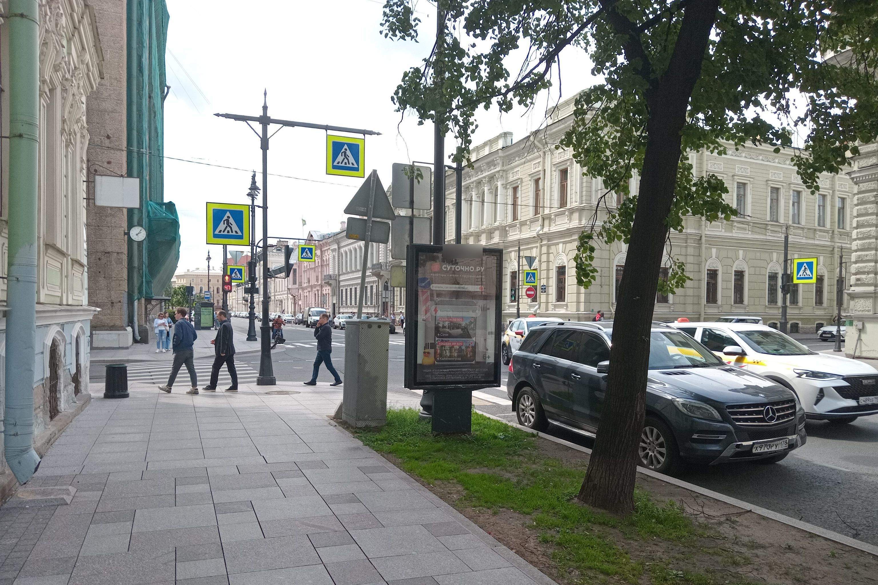 Фотография рекламного носителя, тип: Ситиформат 1.8x1.2, адрес: Большая Морская ул., д.56 Х Почтамтский пер., Санкт-Петербург, Россия. Сторона Б №687352