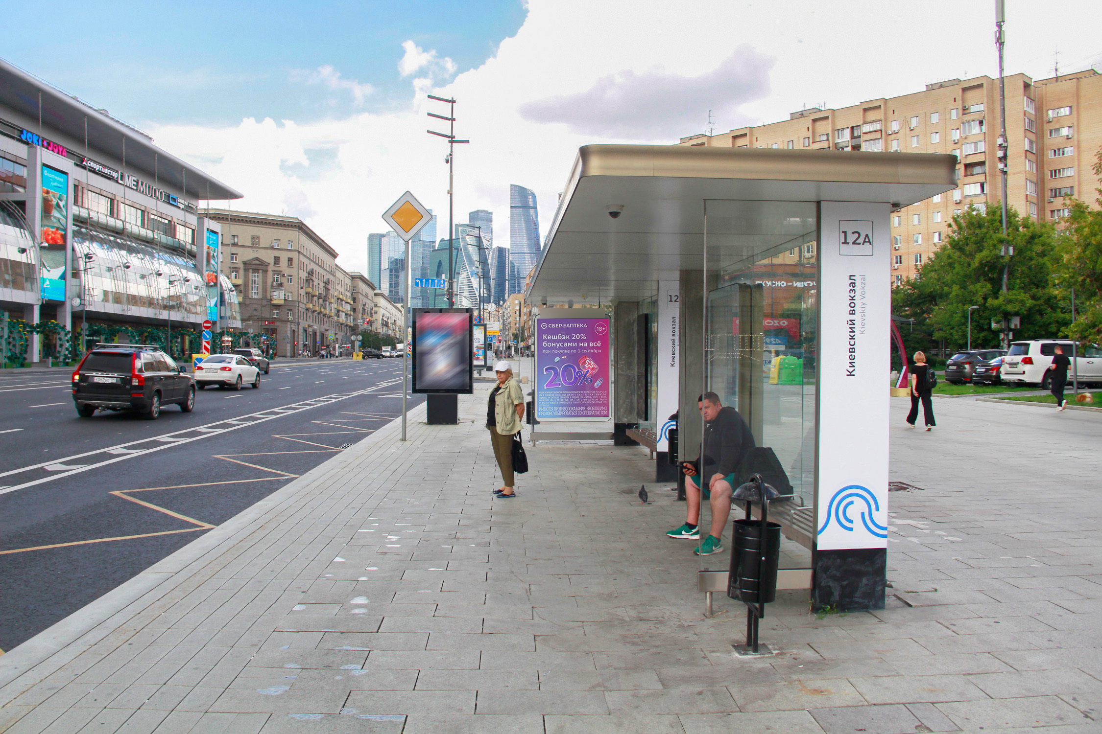 Фотография рекламного носителя, тип: Остановка 1.8x1.2, адрес: Б. Дорогомиловская ул., д.6-8, Москва, Россия. Сторона А1 №335514