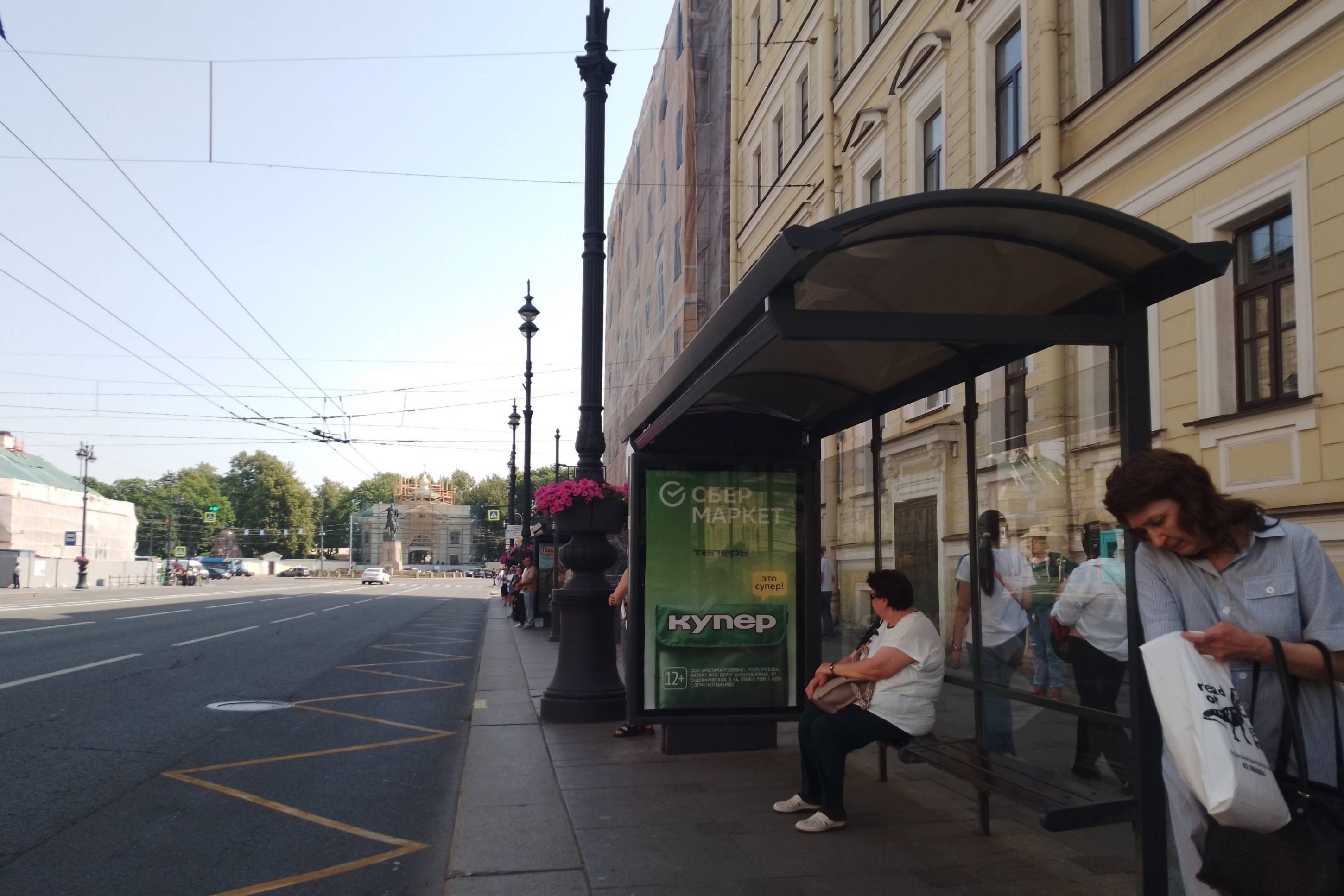 Фотография рекламного носителя, тип: Остановка 1.8x1.2, адрес: Невский пр-т., д.173, поз.1, Санкт-Петербург, Россия. Сторона А №140014