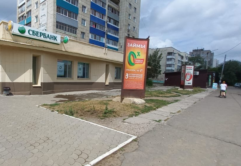 Фотография рекламного носителя, тип: Пиллар 3x1.4, адрес: Победы пр-т., д.57, поз.1, Комсомольск-на-Амуре, Хабаровский край, Россия. Сторона 3Б №1370495