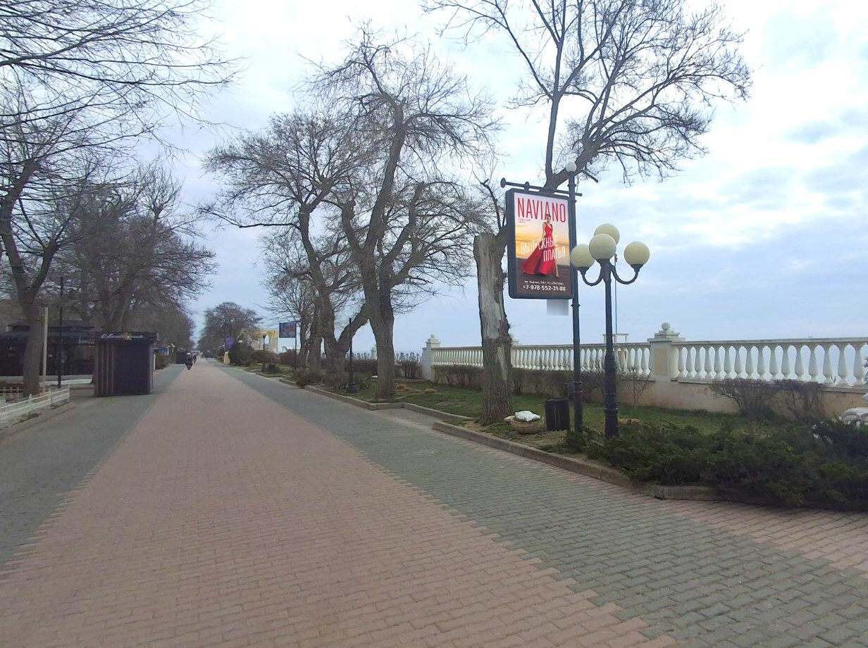 Фотография рекламного носителя, тип: Панель-кронштейн, адрес: Центральная наб. X Горького ул. Х Токарева ул. поз.3, Евпатория, Республика Крым, Россия. Сторона A №1000734