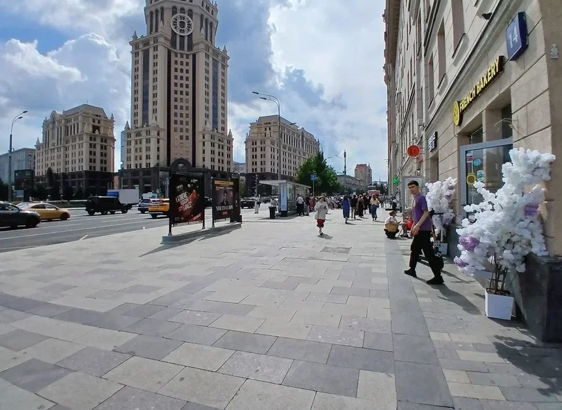 Фотография рекламного носителя, тип: Афиша 1.75x1.8, адрес: Зацепский вал ул., д.14, стенд 2, Москва, Россия. Сторона B №886751