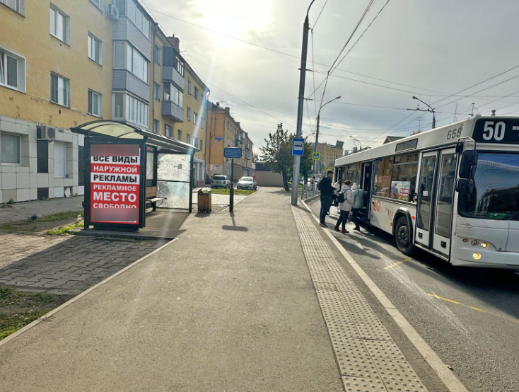 Фотография рекламного носителя, тип: Остановка 1.8x1.2, адрес: Аэровокзальная ул., д.3, Красноярск, Красноярский край, Россия. Сторона Б №1097835
