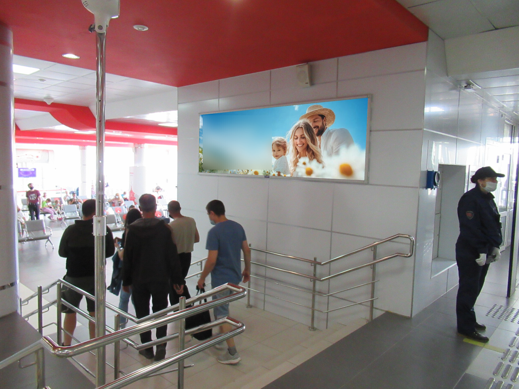 Фотография рекламного носителя, тип: Постер/баннер, адрес: ЖД вокзал «Казань», Воровского ул., д.33, Казань, Республика Татарстан, Россия. Сторона/вариант А №990770