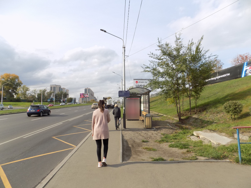 Фотография рекламного носителя, тип: Остановка 1.8x1.2, адрес: Авиаторов ул., ост. "Ауди-центр Красноярск", Красноярск, Красноярский край, Россия. Сторона А №780386