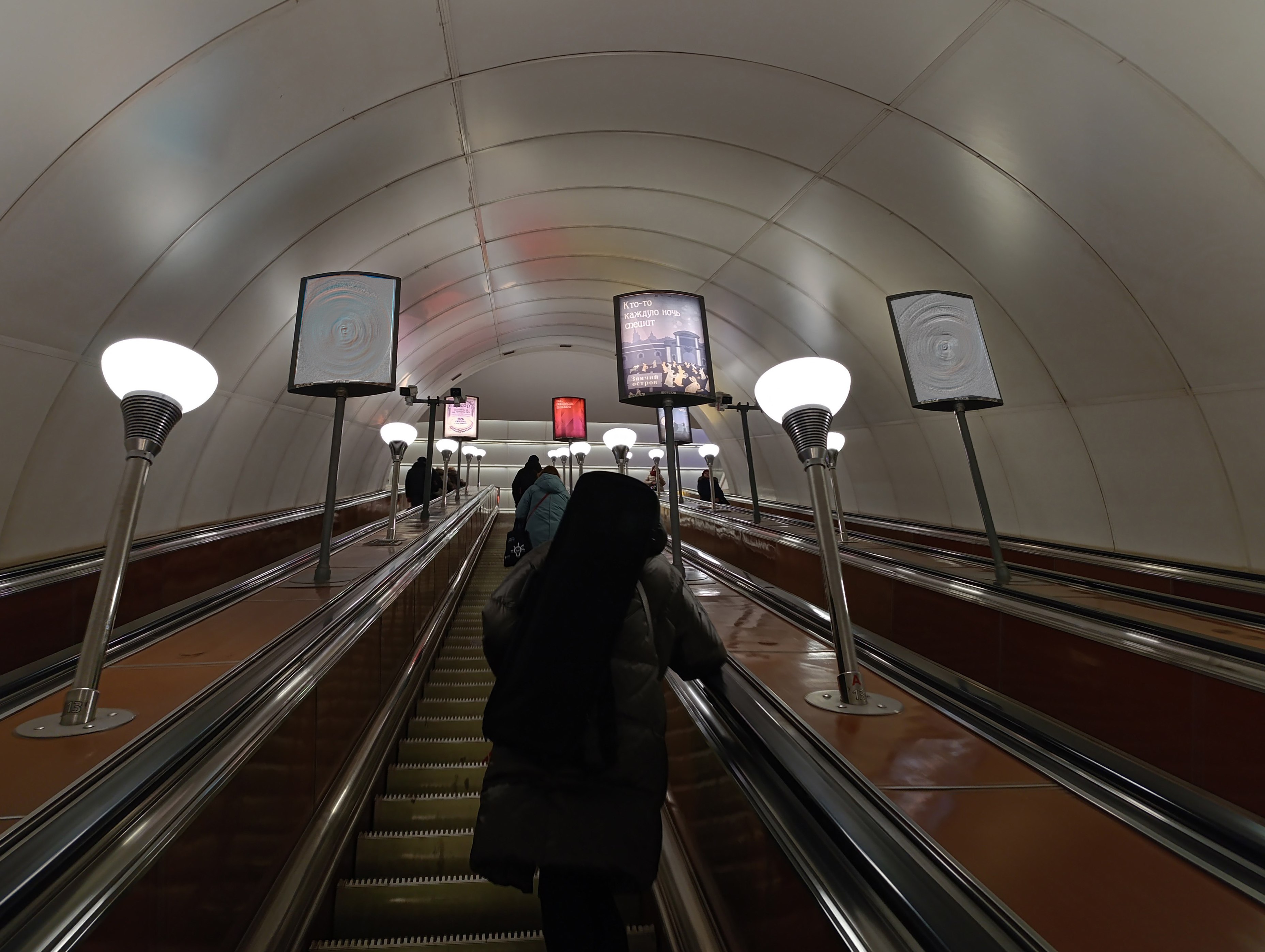 Фотография рекламного носителя, тип: Лайтбокс, адрес: Станция метро «Гостиный двор», линия Невско-Василеостровская, Санкт-Петербург, Россия. Сторона/вариант А №1605895