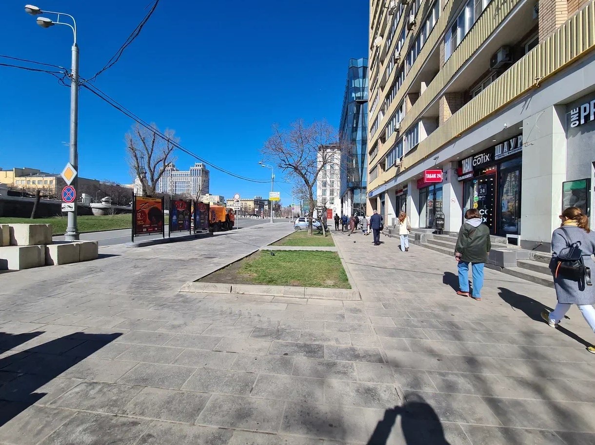 Фотография рекламного носителя, тип: Афиша 1.75x1.8, адрес: Ленинградский пр-т., д.2, стенд 2, Москва, Россия. Сторона B №1371365