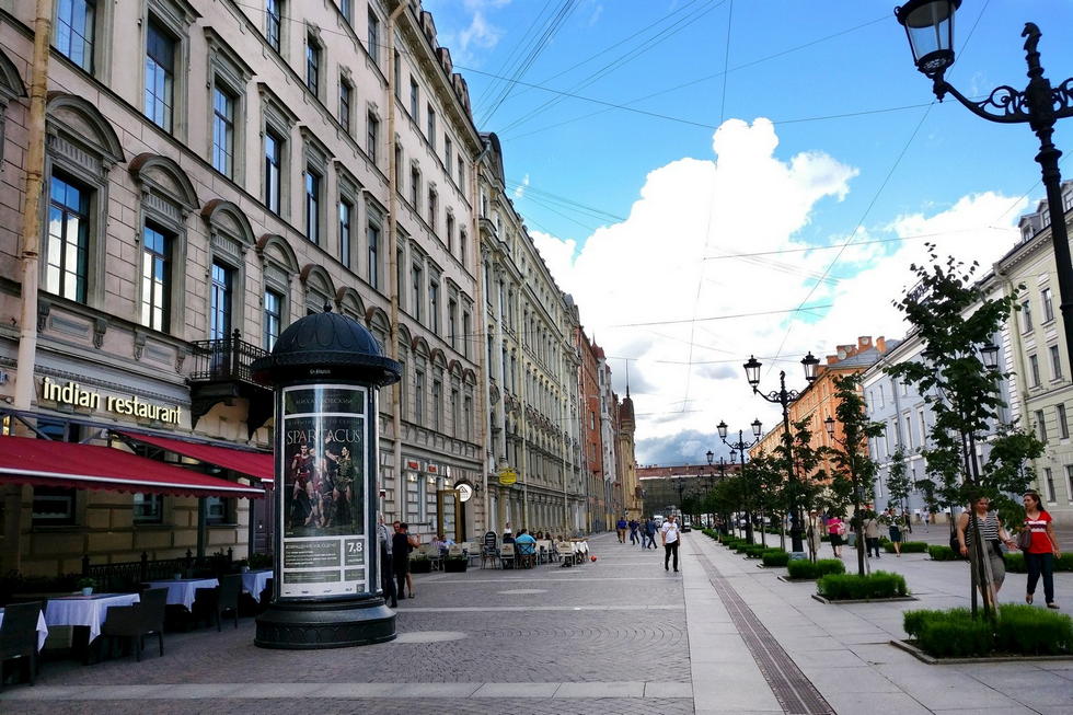 Фотография рекламного носителя, тип: Пиллар 3x1.4, адрес: Малая Конюшенная ул., д.5, Санкт-Петербург, Россия. Сторона Б №144288