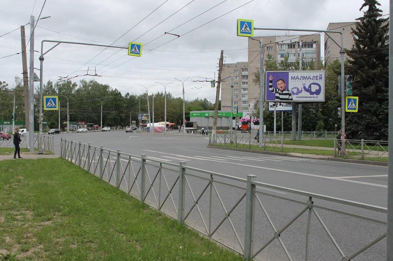 Фотография рекламного носителя, тип: Билборд 3x6, адрес: Чайковского ул. X Красноармейской ул. X имени Адмирала М.П. Лазарева пл., Владимир, Владимирская область, Россия. Сторона А1 №1047106