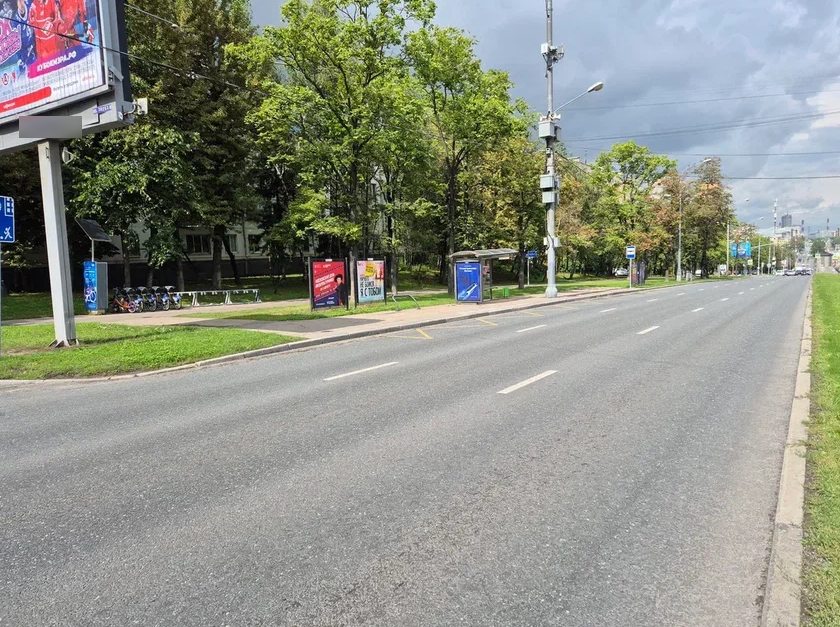 Фотография рекламного носителя, тип: Афиша 1.75x1.8, адрес: Профсоюзная ул., д.46, корп.1, поз.2, стенд 2, Москва, Россия. Сторона A №887275