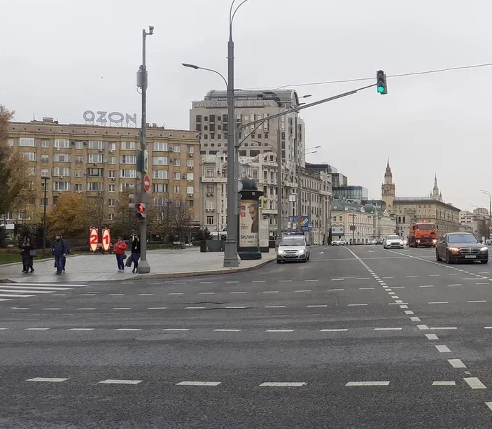 Фотография рекламного носителя, тип: Афиша 1.75x1.8, адрес: Смоленская ул., д.3, стенд 2, Москва, Россия. Сторона A №887400