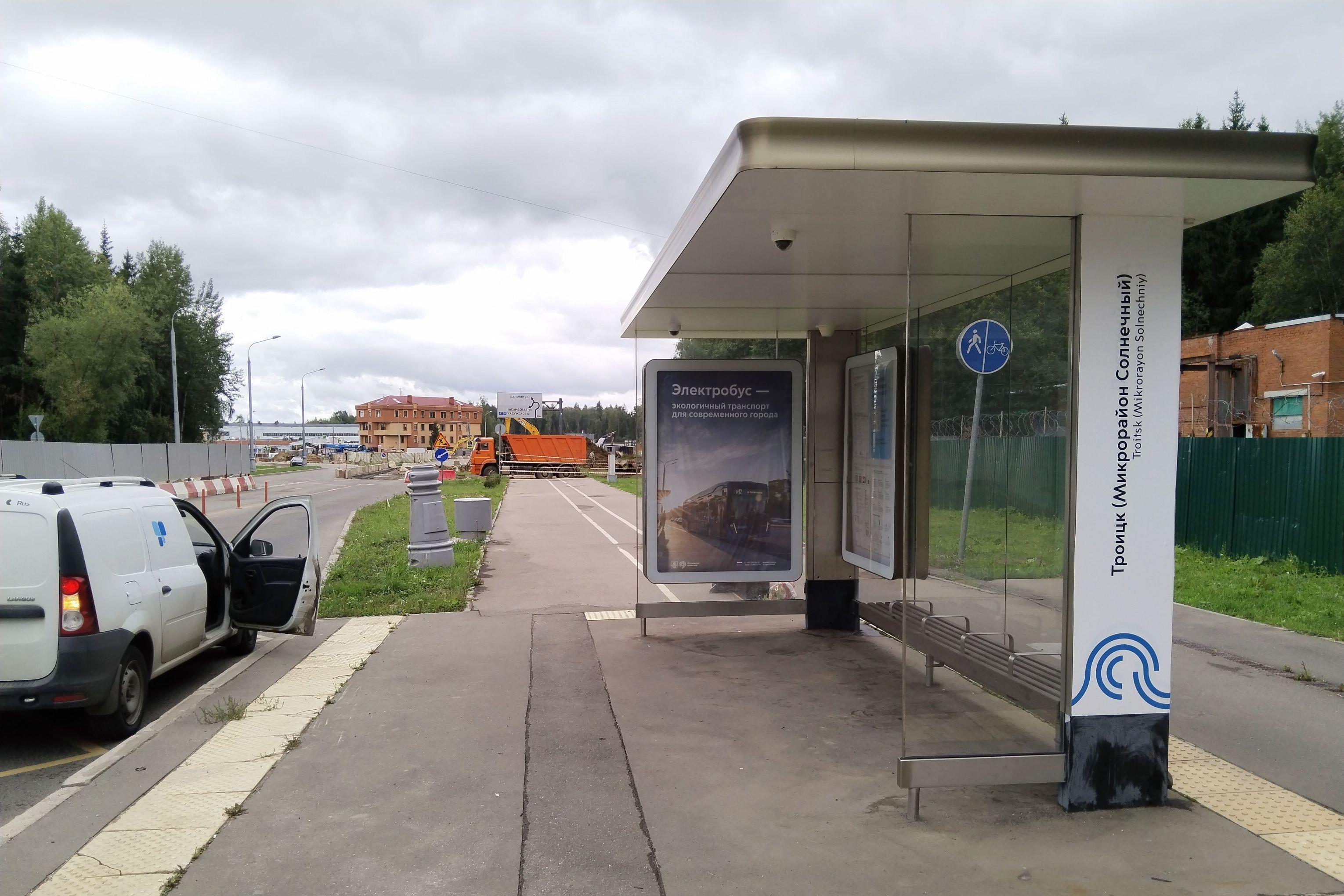 Фотография рекламного носителя, тип: Остановка 1.8x1.2, адрес: Академика Черенкова ул. / ост. "Детский сад" из центра, Троицк, Москва, Россия. Сторона А №1368472