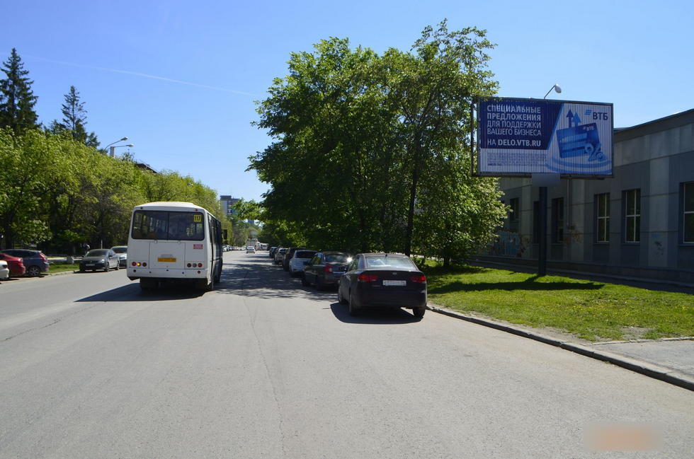 Фотография рекламного носителя, тип: Билборд 3x6, адрес: Комсомольская ул., д.16 Х Академическая ул., Екатеринбург, Свердловская область, Россия. Сторона А1-А3 №122299