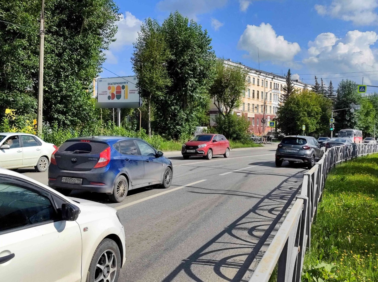 Фотография рекламного носителя, тип: Билборд 3x6, адрес: Титова ул. Х Монтерская ул., Екатеринбург, Свердловская область, Россия. Сторона Б №1329561