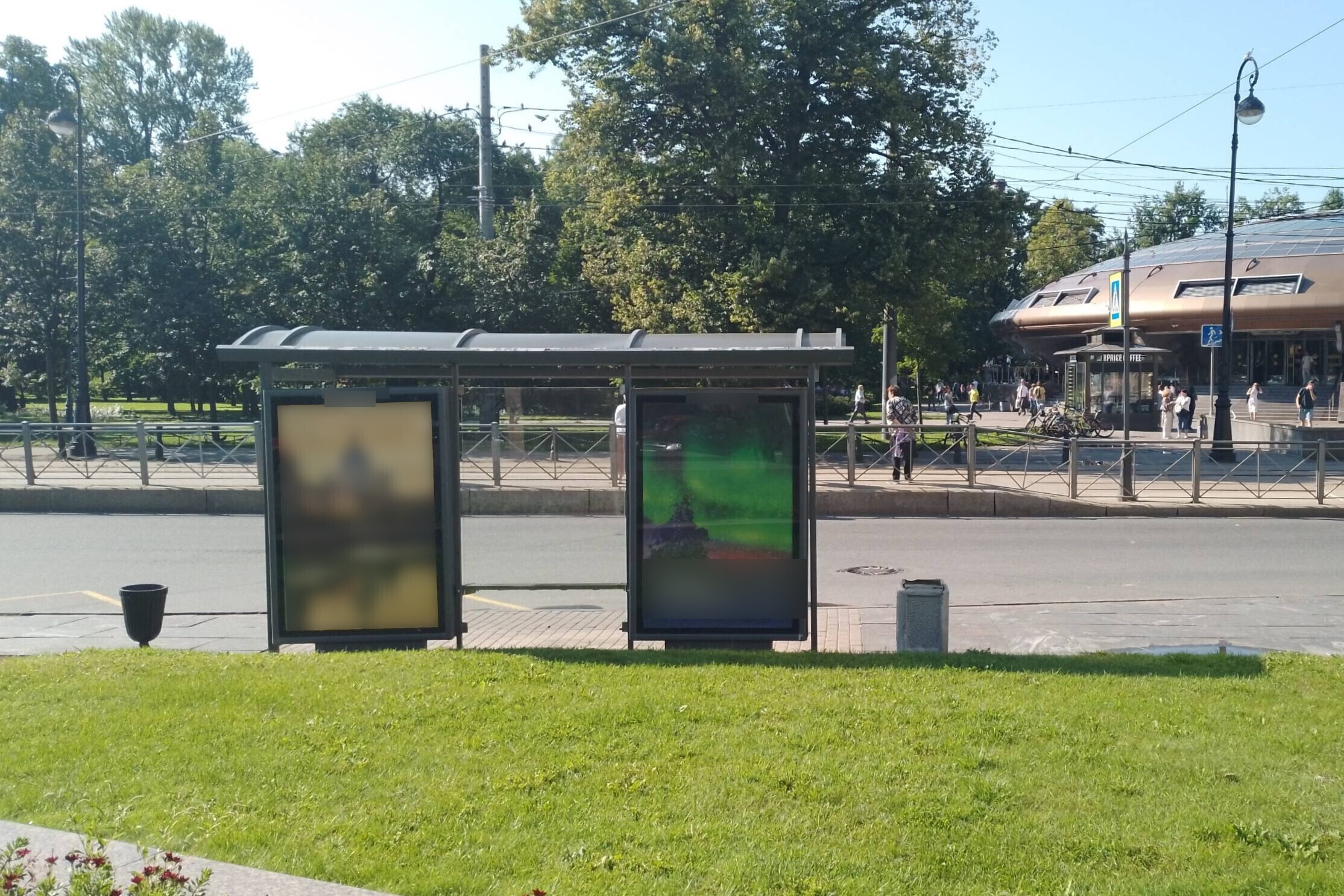 Фотография рекламного носителя, тип: Остановка 1.8x1.2, адрес: Кронверский пр-т., д.21, Санкт-Петербург, Россия. Сторона Б2 №138870