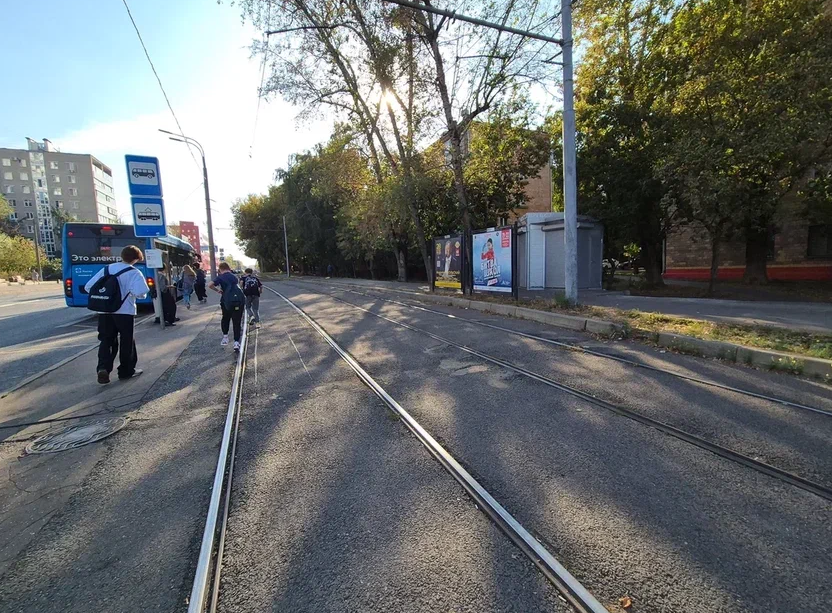 Фотография рекламного носителя, тип: Афиша 1.75x1.8, адрес: Черемушкинская Б. ул., д.11 X Шверника ул., стенд 2, Москва, Россия. Сторона A №887528