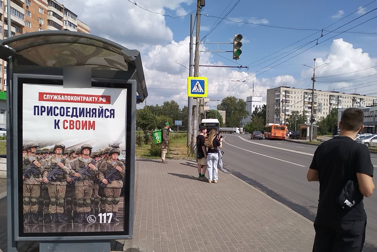 Фотография рекламного носителя, тип: Остановка 1.8x1.2, адрес: Плотникова ул., ост. Политтбойцов ул., Нижний Новгород, Нижегородская область, Россия. Сторона Б №142343