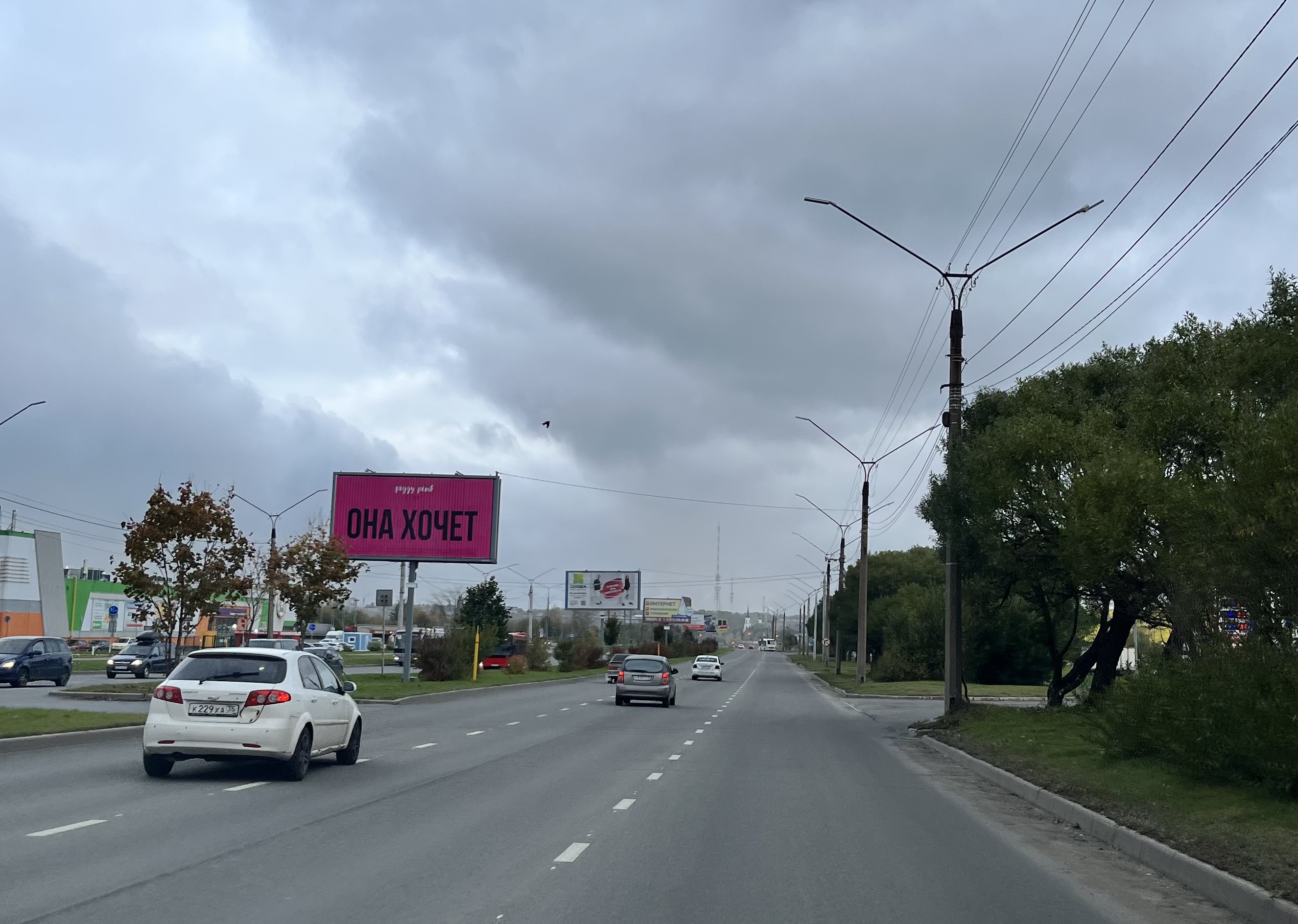Фотография рекламного носителя, тип: Билборд 3x6, адрес: Октябрьский пр-т., д.32, Череповец, Вологодская область, Россия. Сторона 2А1-2А3 №462073