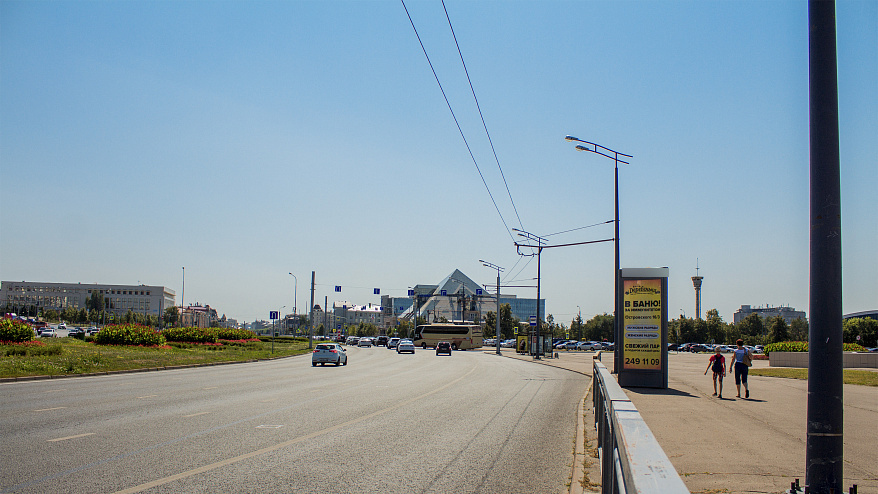 Фотография рекламного носителя, тип: Пиллар 3x1.4, адрес: Тысячелетия пл., от Кремлевская наб., до Ташаяк ул., поз.3, Казань, Республика Татарстан, Россия. Сторона A №686039