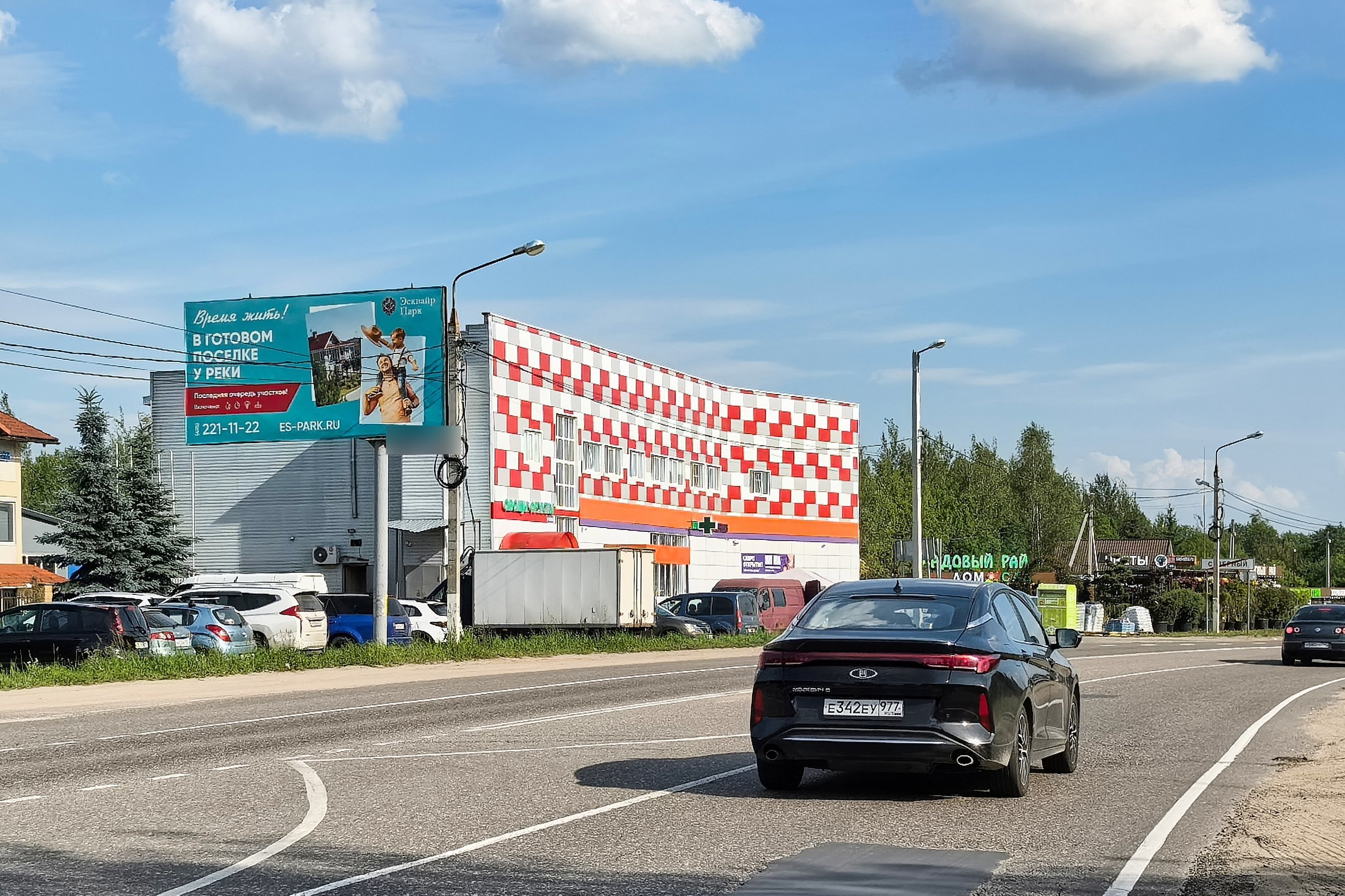Фотография рекламного носителя, тип: Билборд 3x6, адрес: Северный пос., поворот к КП Эсквайр Парк, Московская область, Россия. Сторона Б №1045422