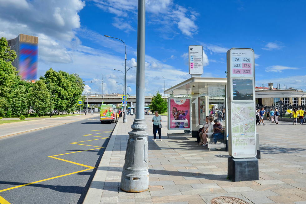 Фотография рекламного носителя, тип: Остановка 1.8x1.2, адрес: 1-й Поперечный пр-зд., поз.6, Москва, Россия. Сторона Аh1 №1350175