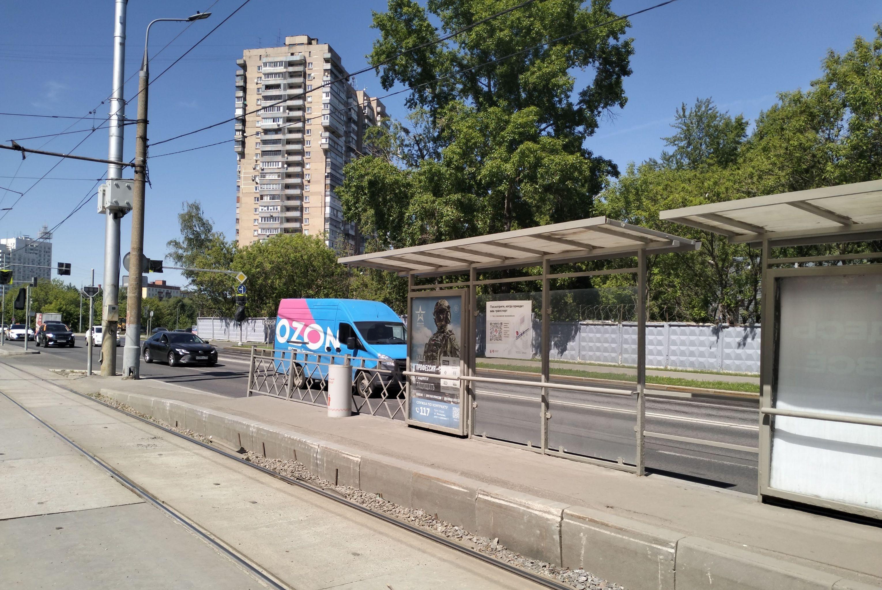 Фотография рекламного носителя, тип: Остановка 1.8x1.2, адрес: Енисейская ул., д.6, корп.1, н-в, поз.1, Москва, Россия. Сторона А №1011556