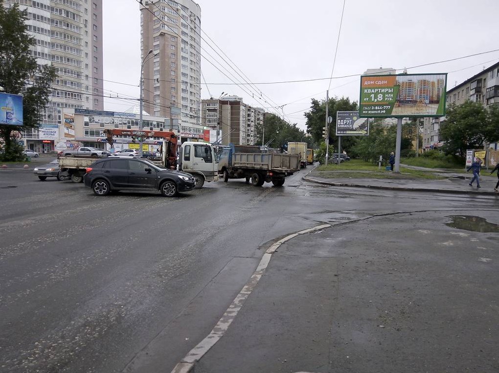 Фотография рекламного носителя, тип: Билборд 3x6, адрес: Белинского ул., д.169б Х Онежская ул., Екатеринбург, Свердловская область, Россия. Сторона A №981391