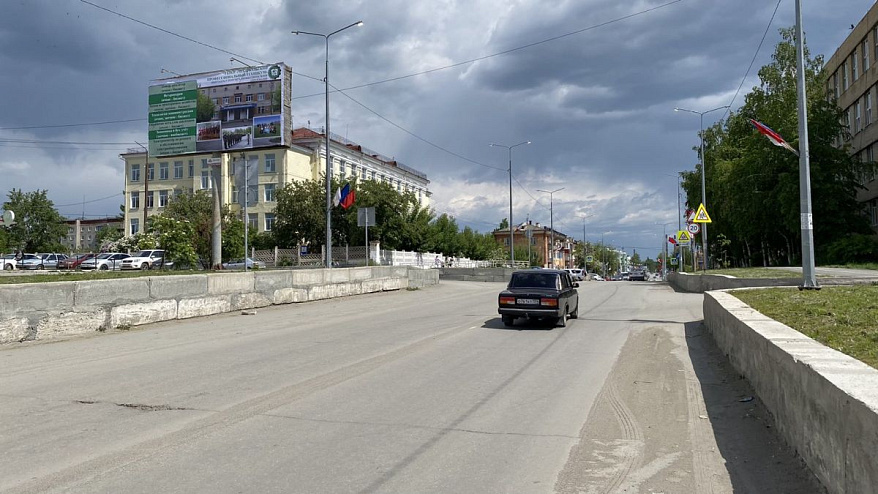Фотография рекламного носителя, тип: Билборд 3x6, адрес: Ленина ул., д.44 Х Октябрьская ул., Чебаркуль, Челябинская область, Россия. Сторона B №200950