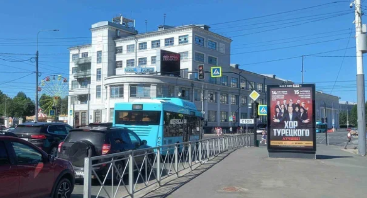 Фотография рекламного носителя, тип: Ситиборд 2.5x3.5, адрес: Троицкий пр-т. Х Воскресенская ул., Архангельск, Архангельская область, Россия. Сторона А1-А5 №1427819