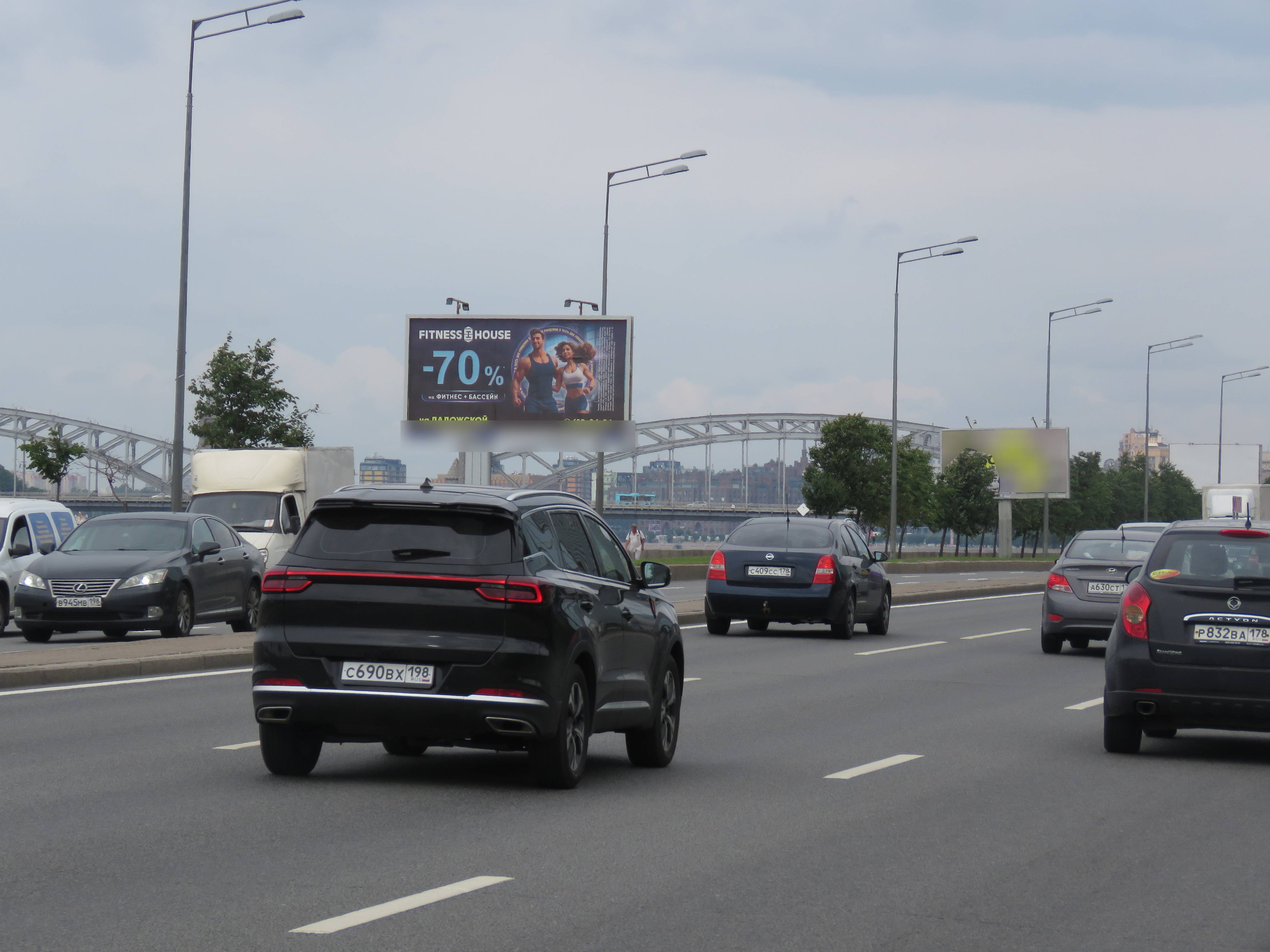 Фотография рекламного носителя, тип: Билборд 3x6, адрес: Малоохтинский пр-т., напротив с АЗС, Санкт-Петербург, Россия. Сторона Б №106196
