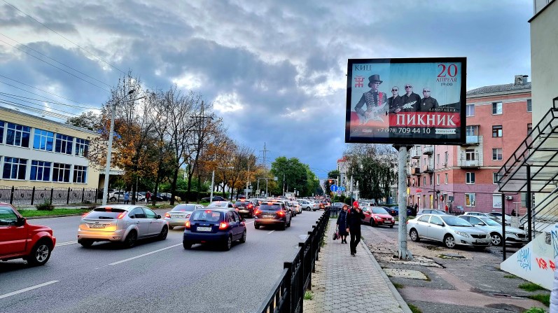 Фотография рекламного носителя, тип: Ситиборд 2.7x3.7, адрес: 9 января ул. Х Никитинская ул., Воронеж, Воронежская область, Россия. Сторона A1-A5 №1002420