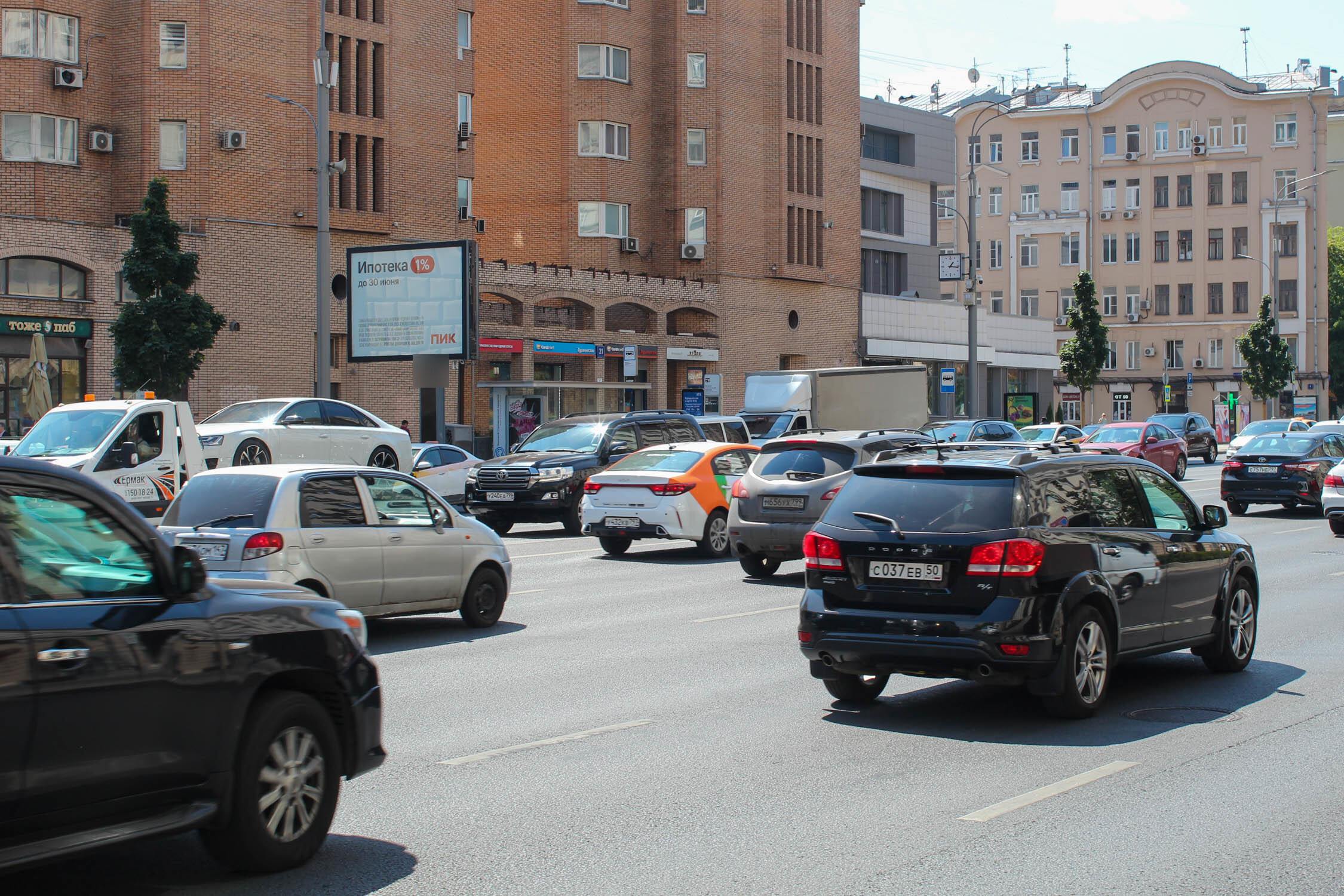 Фотография рекламного носителя, тип: Ситиборд 2.7x3.7, адрес: Валовая ул., д.21, Москва, Россия. Сторона В1-B6 №625842