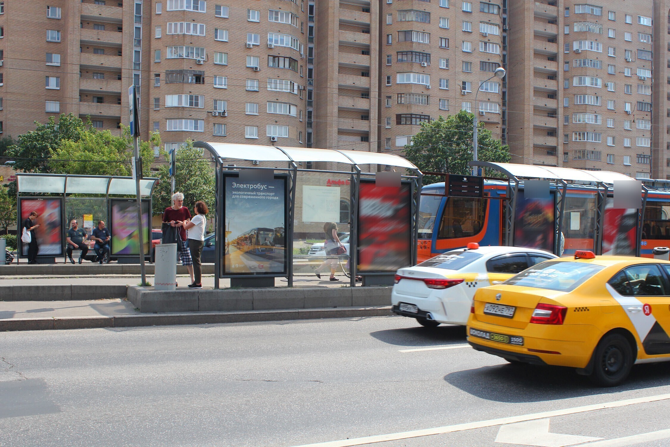 Фотография рекламного носителя, тип: Остановка 1.8x1.2, адрес: Крутицкий 3-й пер., ост. м. Пролетарская, поз.1, Москва, Россия. Сторона Б1 №334208