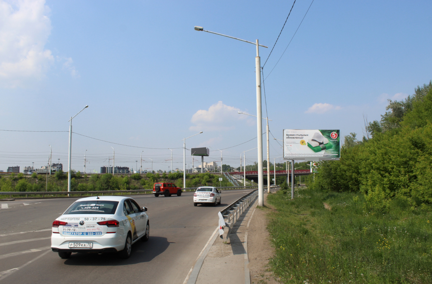 Фотография рекламного носителя, тип: Билборд 3x6, адрес: Верхняя Набережная ул., выезд на Академической мост, поз.2, Иркутск, Иркутская область, Россия. Сторона А №1060741