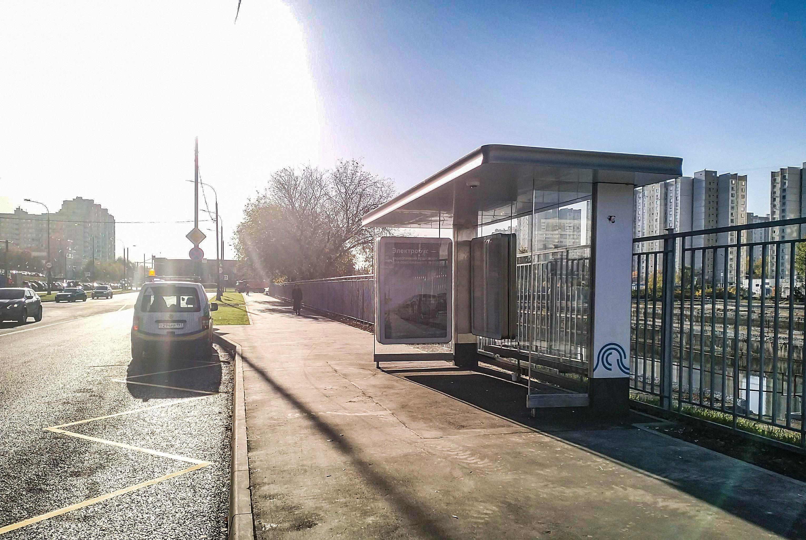 Фотография рекламного носителя, тип: Остановка 1.8x1.2, адрес: Паромная ул., д.11/31, поз.2, Москва, Россия. Сторона А №931759