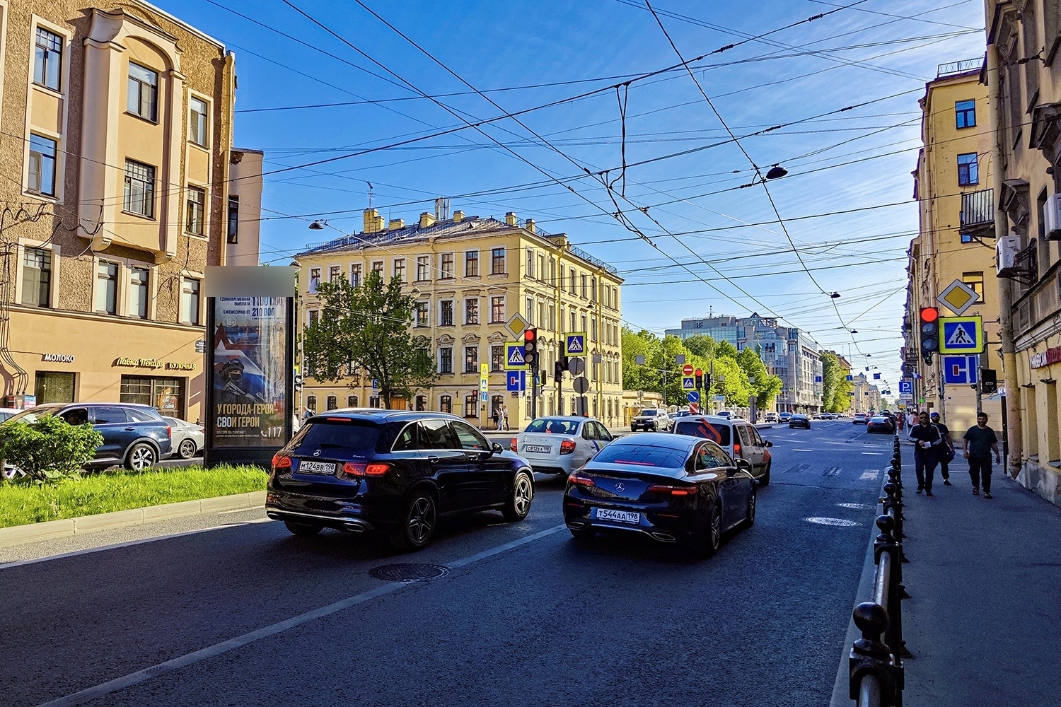 Фотография рекламного носителя, тип: Пиллар 3x1.4, адрес: Малый пр-т., д.15 Х 7-я линия, Санкт-Петербург, Россия. Сторона Б №541719