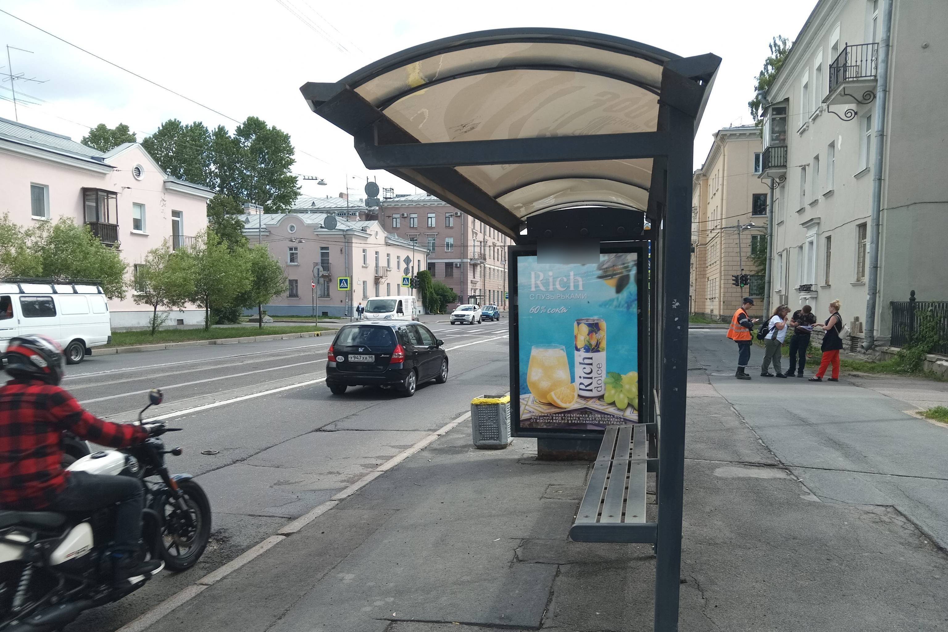 Фотография рекламного носителя, тип: Остановка 1.8x1.2, адрес: Савушкина ул., д.60, Санкт-Петербург, Россия. Сторона А №140524