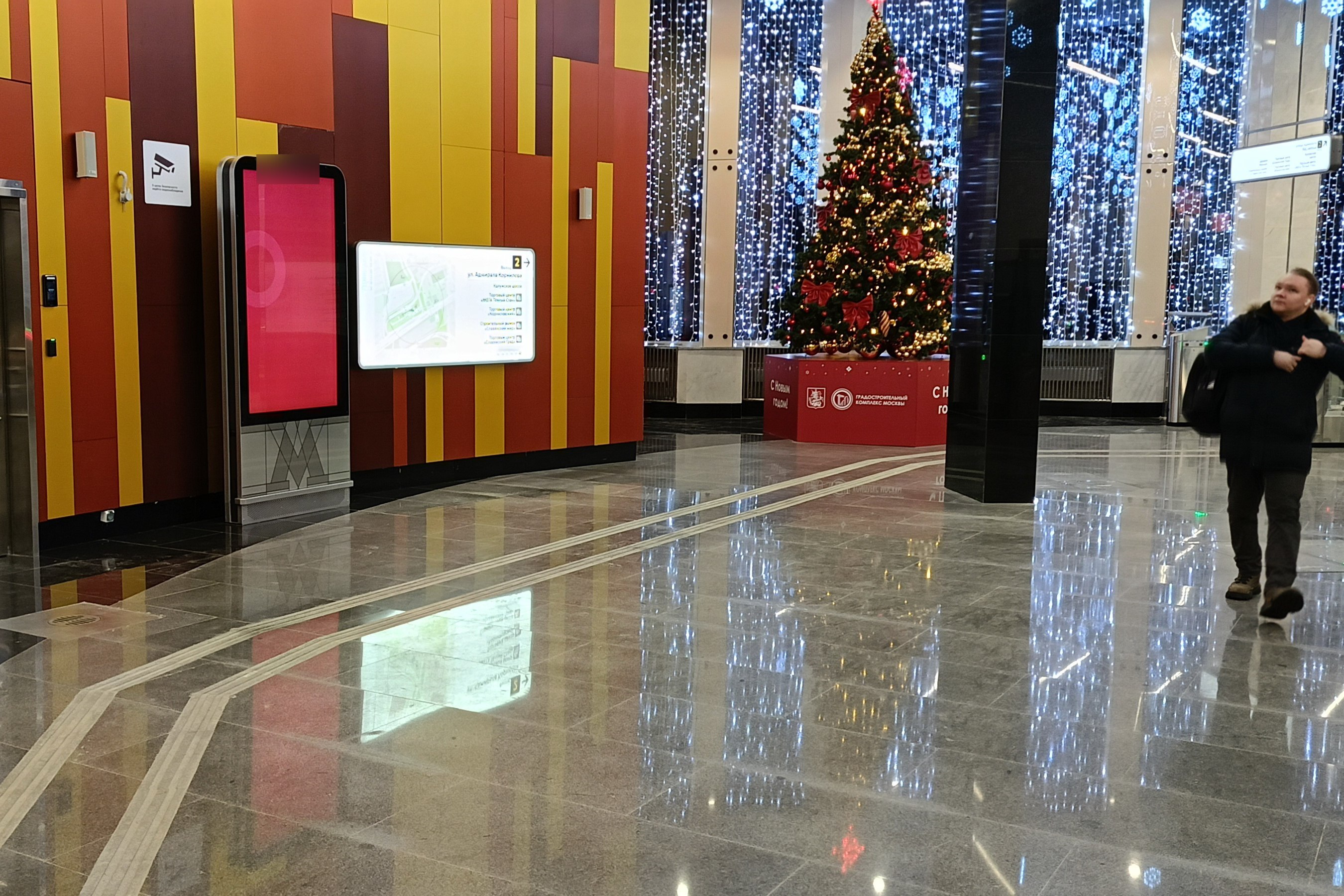 Фотография рекламного носителя, тип: Видеоэкран, адрес: Станция метро «Корниловская», линия Троицкая линия, Москва, Россия. Сторона/вариант А1 №1423003