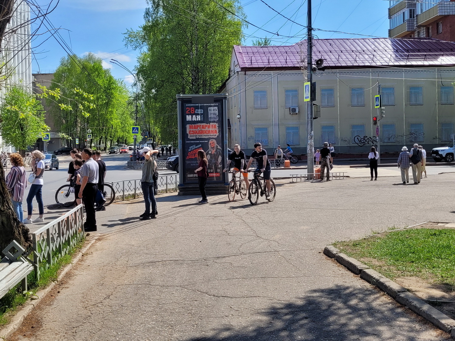 Фотография рекламного носителя, тип: Пиллар 3x1.4, адрес: Интернациональная ул. Х Коммунистическая ул., д.18, Сыктывкар, Республика Коми, Россия. Сторона А №330307