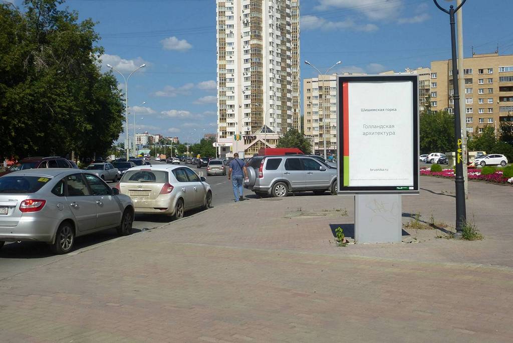 Фотография рекламного носителя, тип: Ситиформат 1.8x1.2, адрес: Жукова ул. Х Валека ул., д.12, Екатеринбург, Свердловская область, Россия. Сторона A №251003