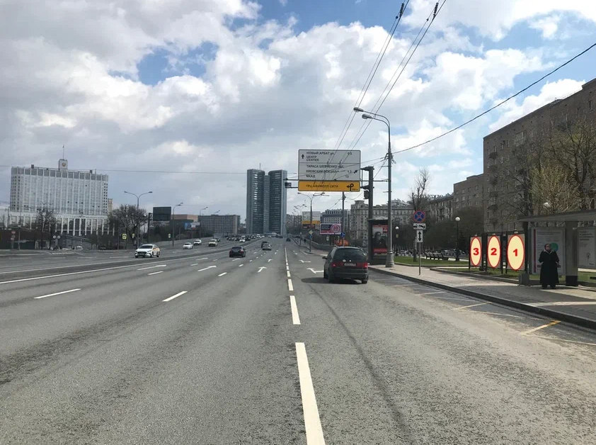 Фотография рекламного носителя, тип: Афиша 1.75x1.8, адрес: Кутузовский пр-т., д.5/3, стенд 2, Москва, Россия. Сторона A №886889