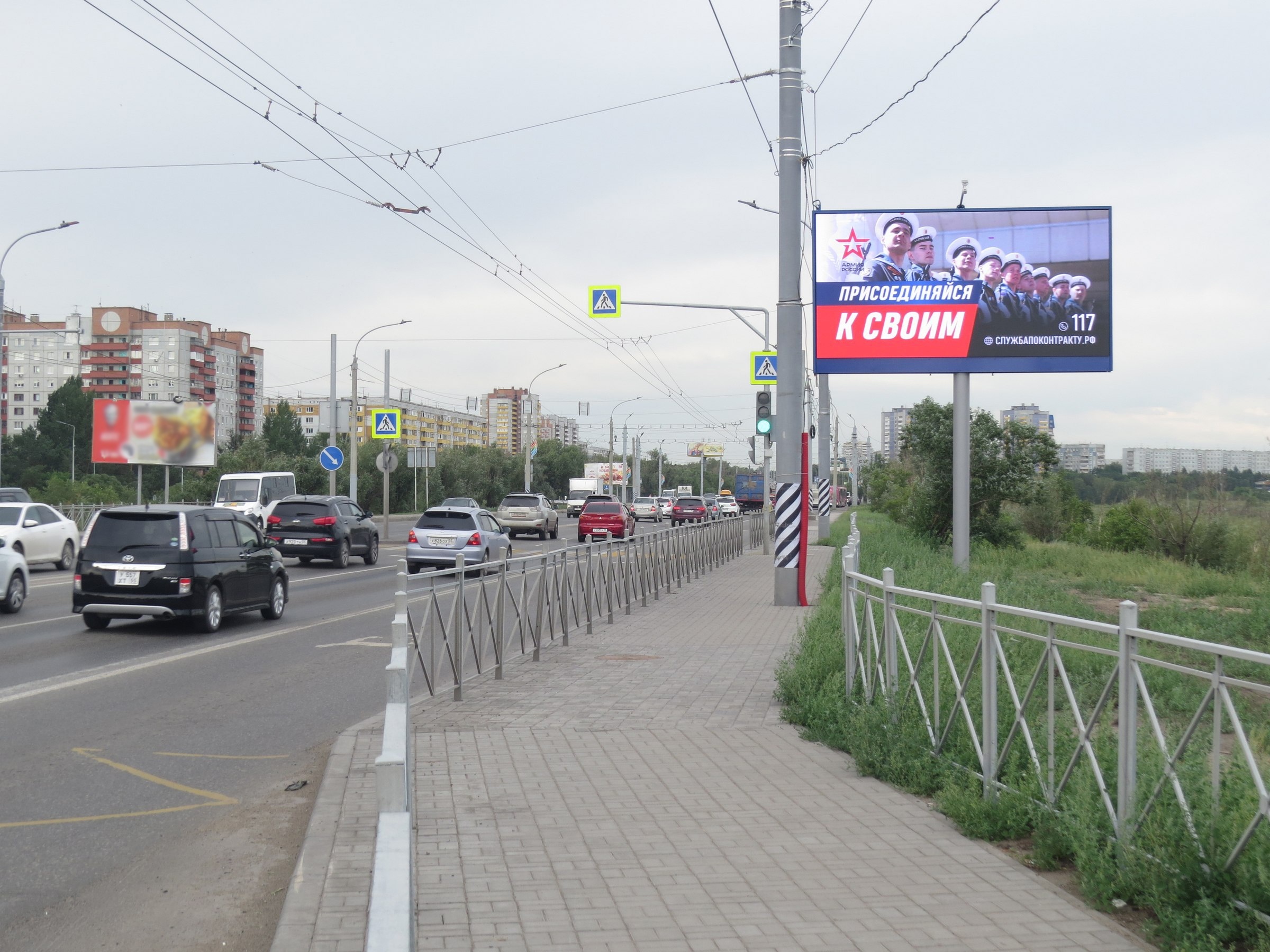 Фотография рекламного носителя, тип: Билборд 3x6, адрес: Лукашевича ул., ост. Заречная, Омск, Омская область, Россия. Сторона А1 №326132