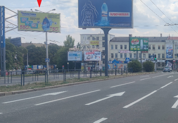 Фотография рекламного носителя, тип: Билборд 3x6, адрес: Шевченко бул., д.6б Х Б.Хмельницкого пр-т., Донецк, Донецкая область, Россия. Сторона Б №1335914