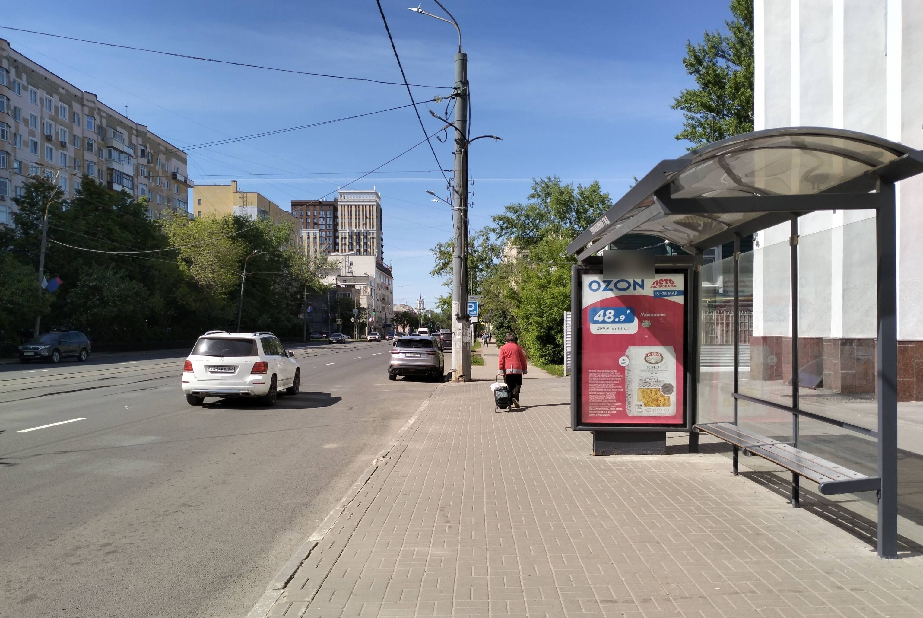 Фотография рекламного носителя, тип: Остановка 1.8x1.2, адрес: Октябрьской революции ул., ост. УГЖД, Нижний Новгород, Нижегородская область, Россия. Сторона А №142324