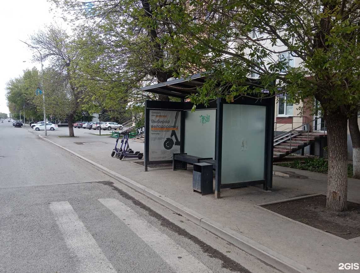 Фотография рекламного носителя, тип: Остановка 1.8x1.2, адрес: Революционная ул., д.129, Уфа, Республика Башкортостан, Россия. Сторона A №1330434