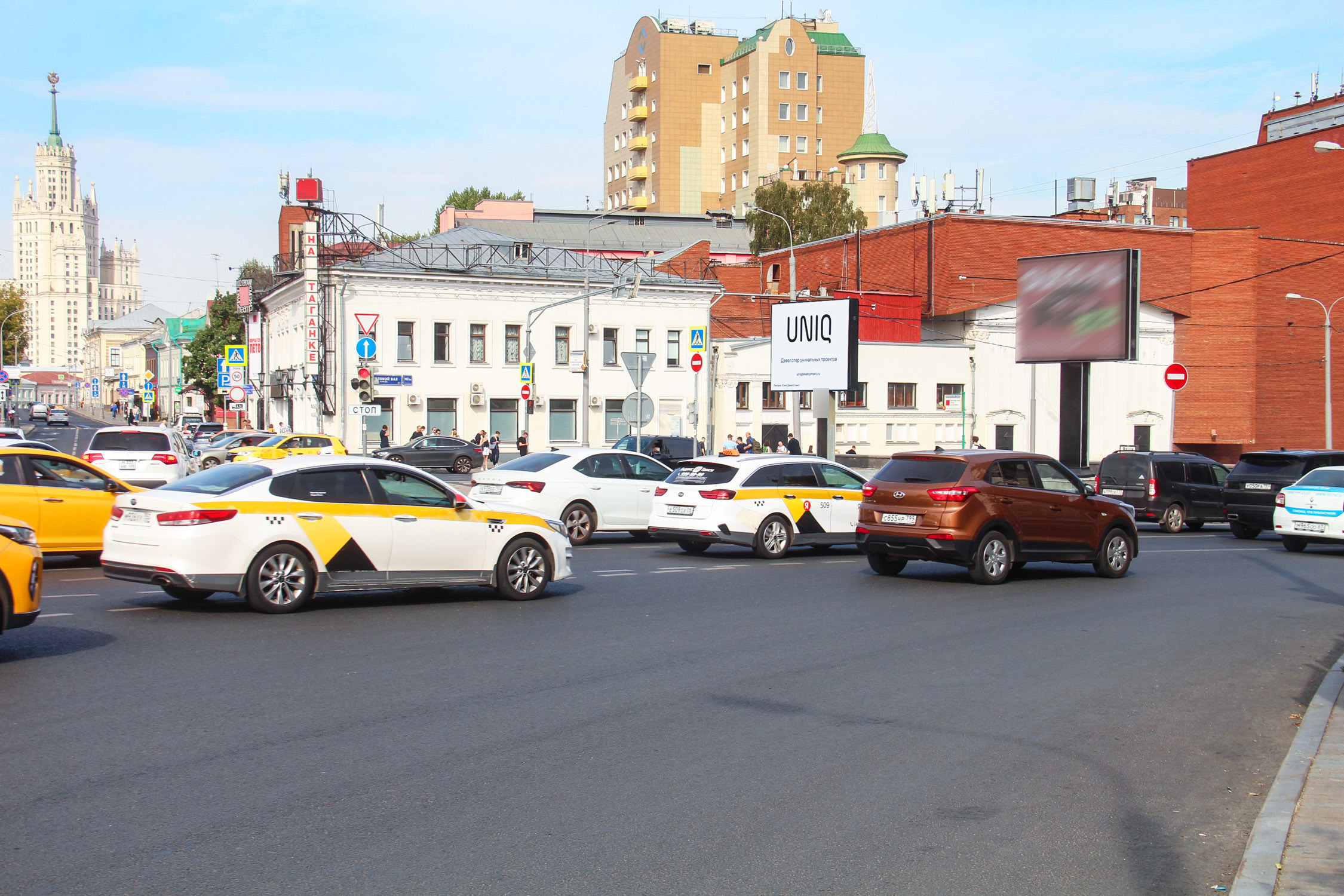 Фотография рекламного носителя, тип: Ситиборд 2.7x3.7, адрес: Земляной Вал ул. Х В.Радищевская ул., Москва, Россия. Сторона А2 №858794