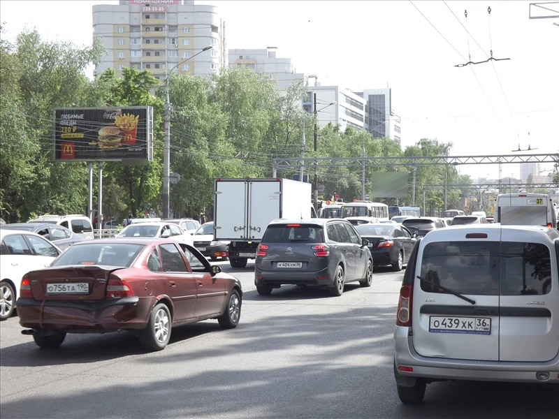 Фотография рекламного носителя, тип: Билборд 3x6, адрес: Московский пр-т. Х Варейкиса ул., Воронеж, Воронежская область, Россия. Сторона Б1-Б3 №111787