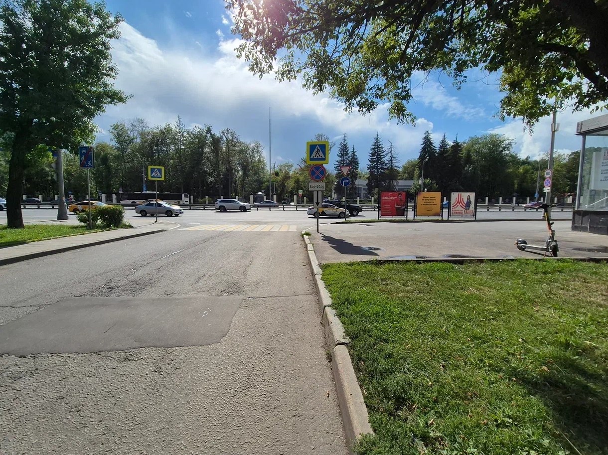 Фотография рекламного носителя, тип: Афиша 1.75x1.8, адрес: Ленинградское ш., д.94, стенд 3, Москва, Россия. Сторона B №619180