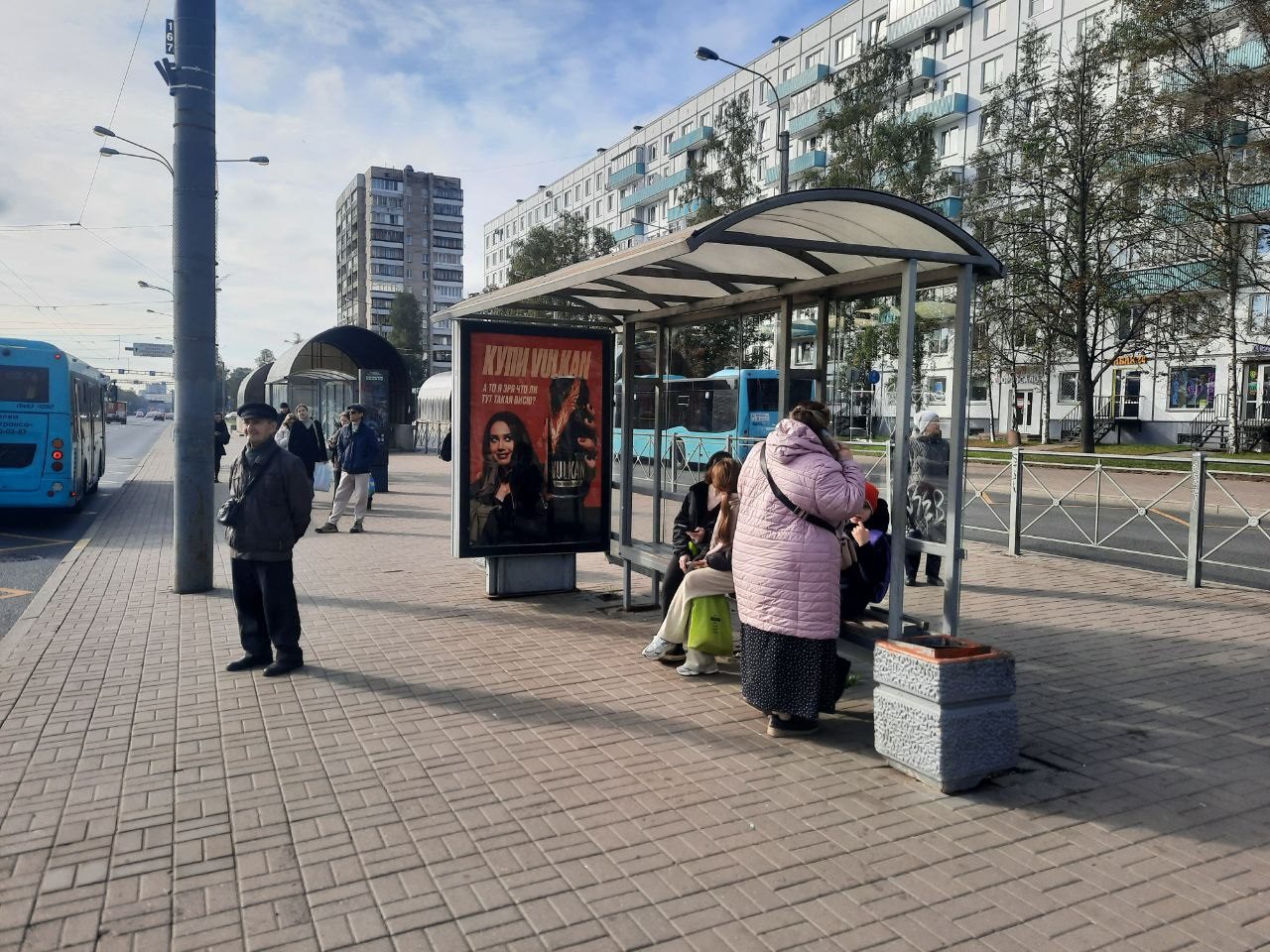 Фотография рекламного носителя, тип: Остановка 1.8x1.2, адрес: Пискарёвский пр-т., д.40, поз.2, Санкт-Петербург, Россия. Сторона А №639218